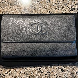 Chanel vintage Trifold Caviar large wallet